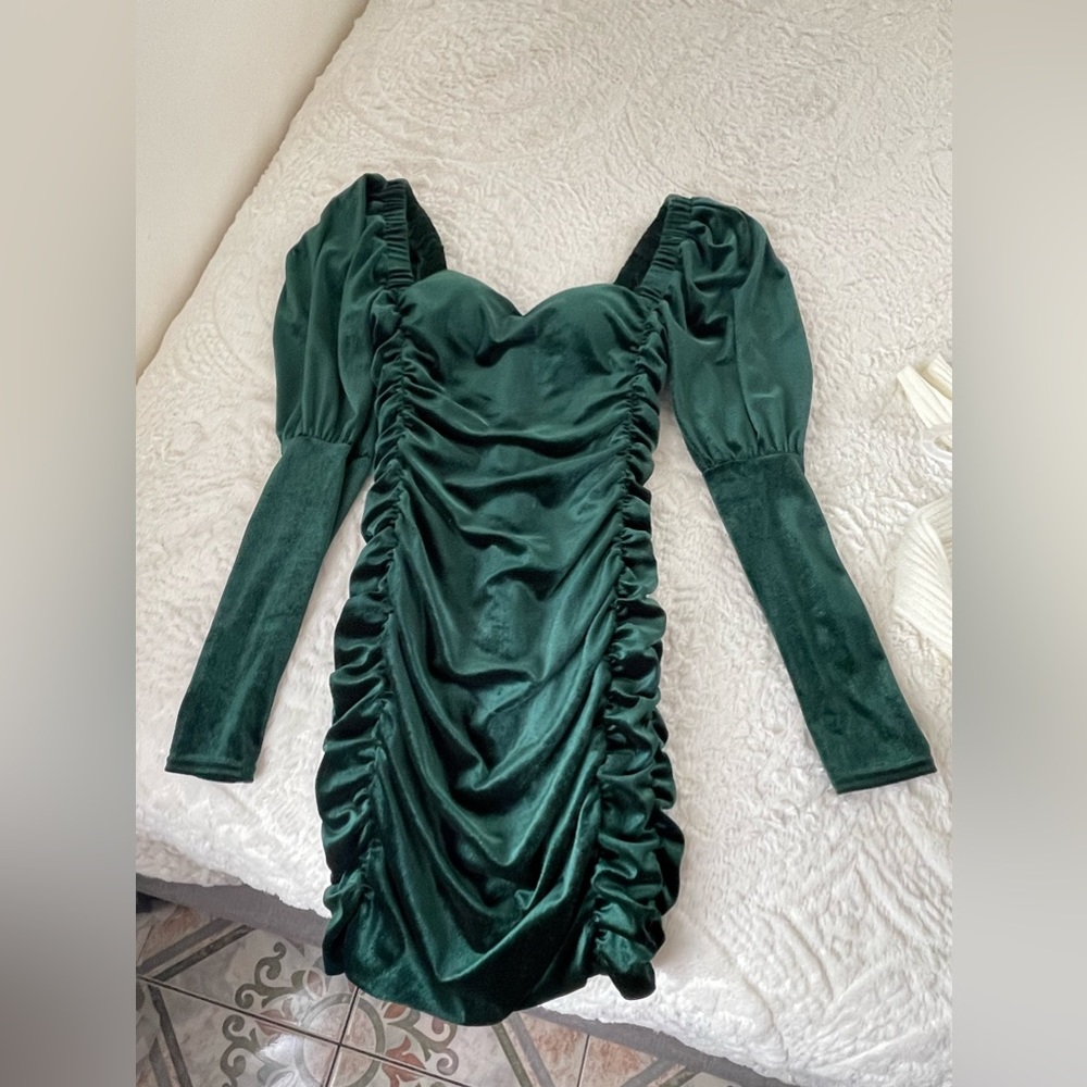 Emerald green puffer sleeve dress